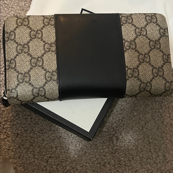 Authentic Gucci Wallet - Picture 2 of 8